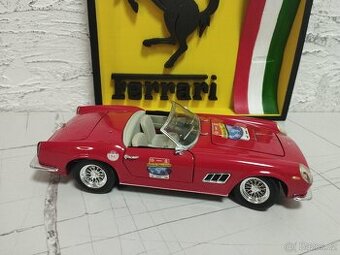Ferrari 250 GT California 1/18 Hot Wheels - 1
