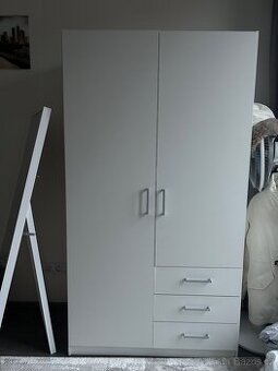 Šatní skříň jusk