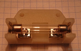 Žárovky 15V 3W (při 12V svítí taky pěkně) v objímkách