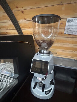 Mlýnek na kávu Fiorenzato F64E stříbrný