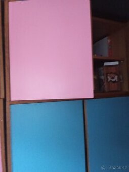 Tři stejné skrinky