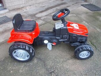 dětský šlapací traktor