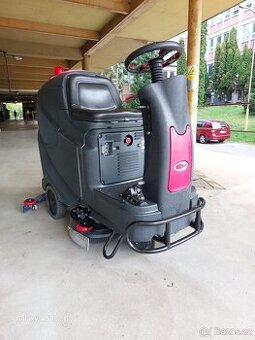 Podlahový mycí stroj Nilfisk Viper AS 710R se sedící obsluho