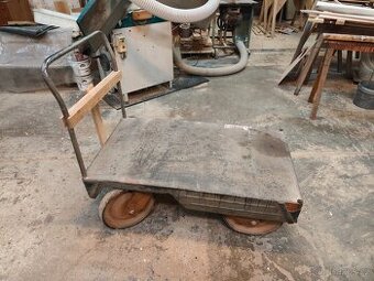 Manipulační dílenský vozík - plošinový