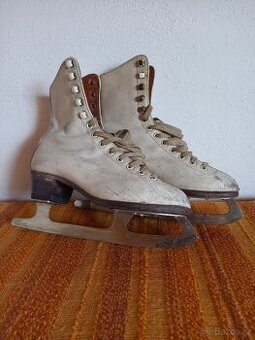 Dívčí / dámské lední brusle