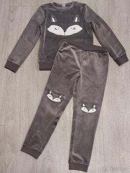 sametová dívčí souprava vel. 134