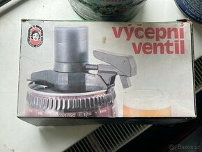 Výčepní ventil a dva soudky - 1