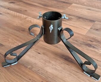 stojánek na vánoční stromek