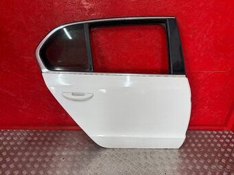 PRAVÉ ZADNÍ DVEŘE ŠKODA SUPERB 2 SEDAN BÍLÉ 1026