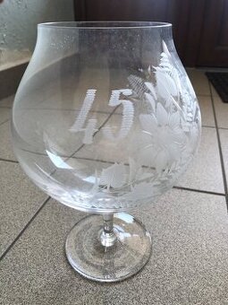 Skleněná broušená číše 45