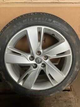 Pneu Michelin 215/50 R17 s alu diskem