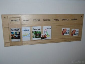 Dřevěný týdenní kalendář