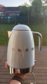 Smeg - rychlovarna konvice s nasatvitelnou teplotou