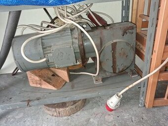 motor s převodovkou