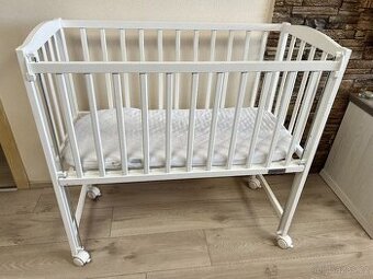 Přístavná postýlka New Baby Mateo 40×90 cm na kolečkách