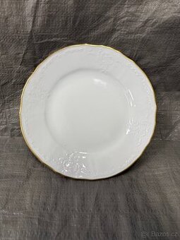 Bílý porcelánový talíř Bernadotte se zlatým lemem
