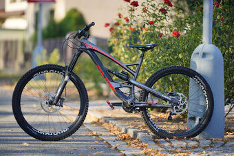 YT Capra CF Carbon 14,5kg vč. pedálů 27,5 vel. S