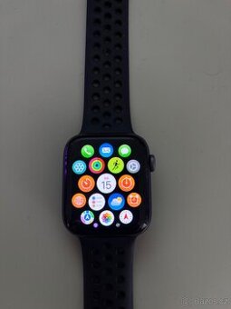 Apple Watch Nike SE GPS 44mm (Vesmírně šedé)