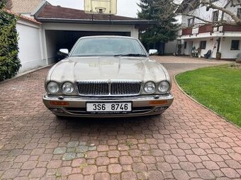Jaguar Daimler Double six