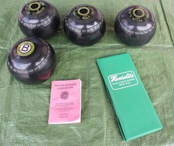 Anglické bowlingové koule