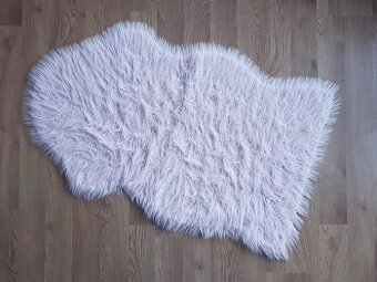 PŘEDLOŽKA VE TVARU OVČÍ KŮŽE • MALÝ KOBEREC • IKEA