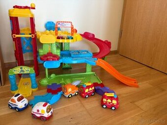 Prodam Vtech Tut Tut garaz s odtahovkou a 4 auta