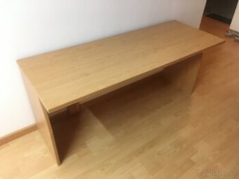 kancelářský psací stůl