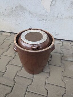 2x starý kameninový zelák s víkem, cca 15 l a 18 l