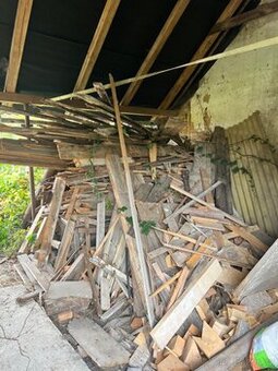 Dřevo - staré desky a odřezky