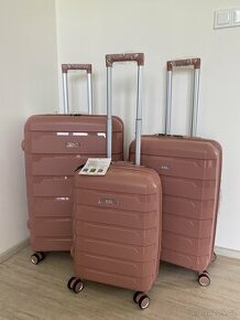 Nové růžové cestovní kufry sada nebo jednotlivě - 1