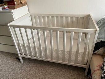 Dětská postýlka IKEA SUNDVIK + přebalovací pult IKEA SNIGLAR
