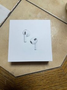 Sluchátka AirPods 3.generace (2021)