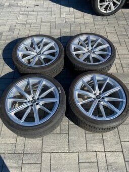 Kola Audi RSQ8, Q8 275/40 R22, Hankook Winter Icept Evo2