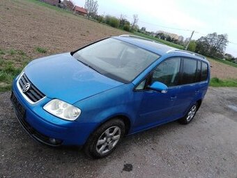 VW TOURAN 2,0 TDi ZA 49000 KČ S TAŽNÝM