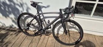 Velmi lehké silniční kolo, vše z karbonu, rám M, SRAM RED