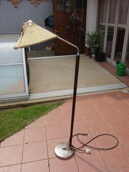 STOJACÍ LAMPA chrom a dřevo