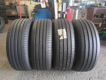 4xletni pneu 205/55/17.