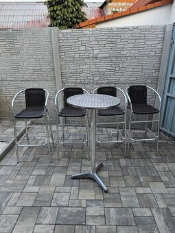 Prodám 4 barové židle + Vysoký kulatý stůl