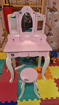 Dětský toaletní stolek - 1