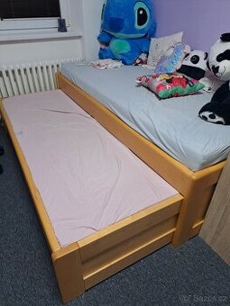 Postel z masivu lípa