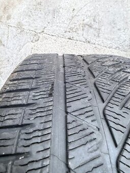 235/35r19 zimní 2ks