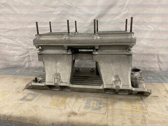 Chevrolet BBC vysoké hliníkové sání na dva karburátory