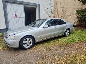 220 classic 4,3 benzín 200 kW 8 válcový motor