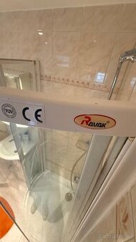 Sprchový kout + skříňka pod umyvadlo + zrcadlová skříňka