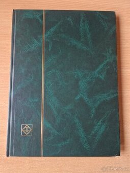 Poštovní známky v albu.