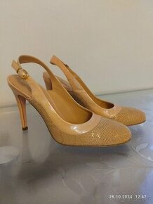 Prodám nové sandály na podpatku kůže. Vel.39.