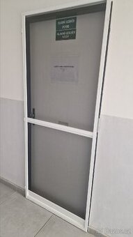 Dveřní síť proti hmyzu