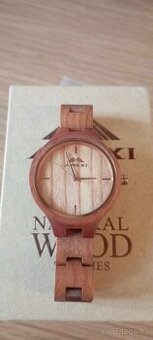 Dřevěné dámské hodinky