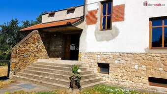 Prodej čtyřpodlažního, samostatně stojícího, podsklepeného d