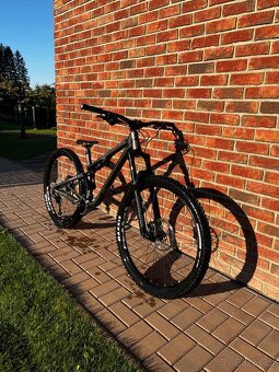 Commencal Meta TR V4 29/M. 100km skoro nové